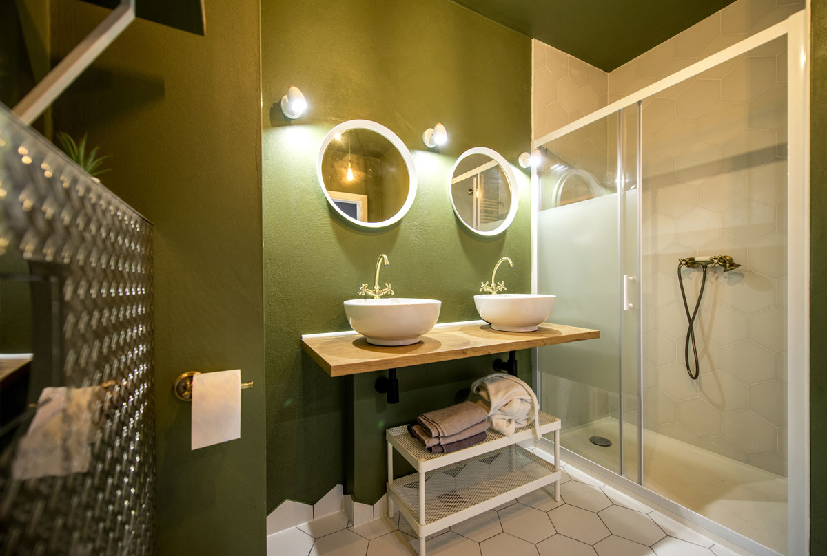 bathroom painting walls and ceilings