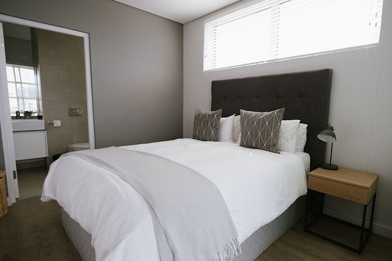 hotel guestroom painter and decorator